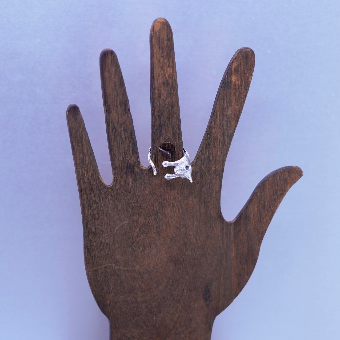 Size adjustable, vtg southwestern Sterling 925 silver handmade ring, cat band