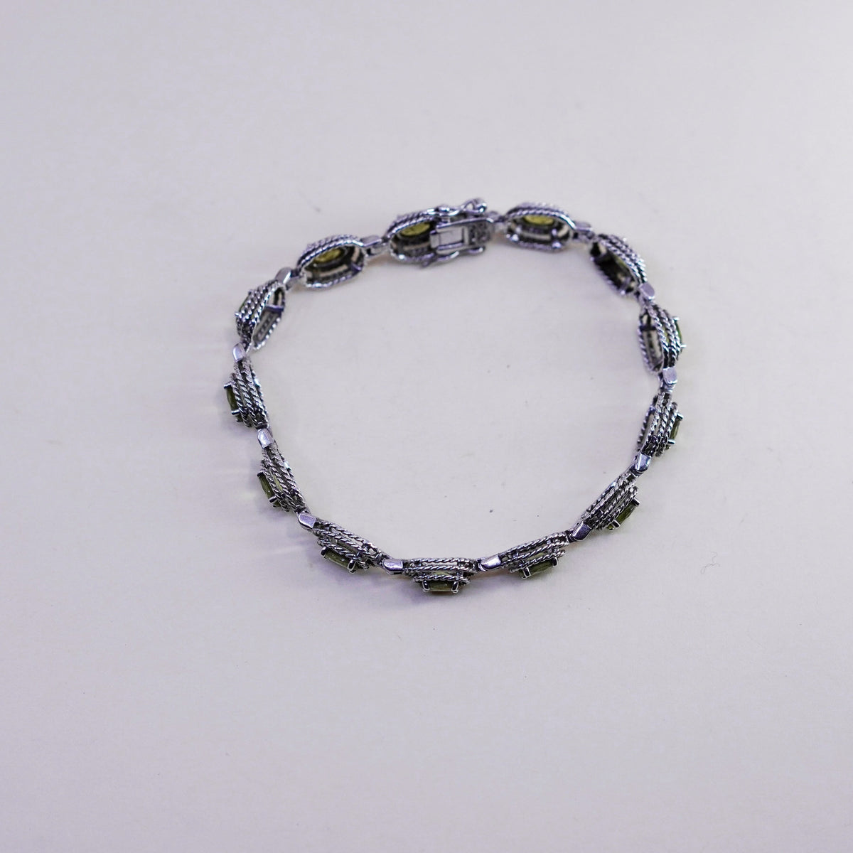 7”, Vintage Sterling 925 silver handmade bracelet with oval cut peridot