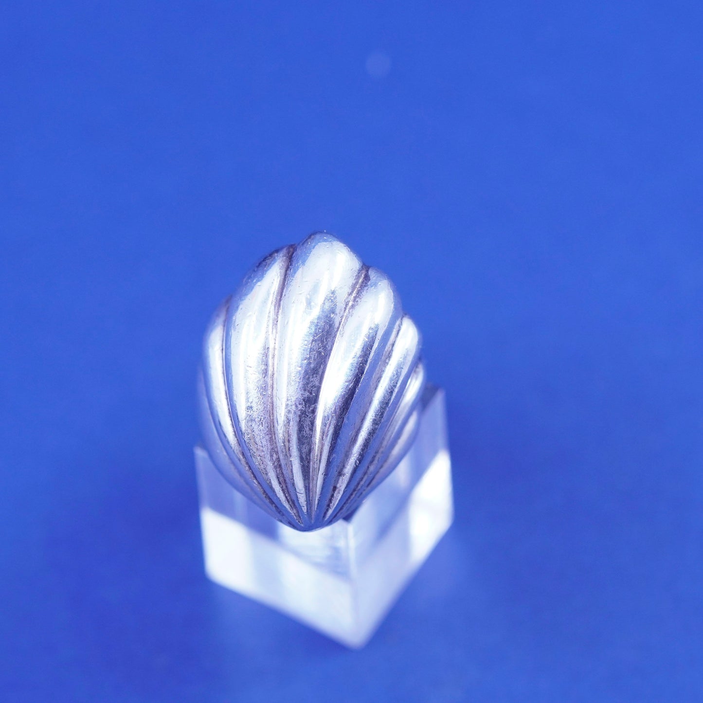 Size 7, vintage sterling silver handmade statement ring, 925 ribbed shell band