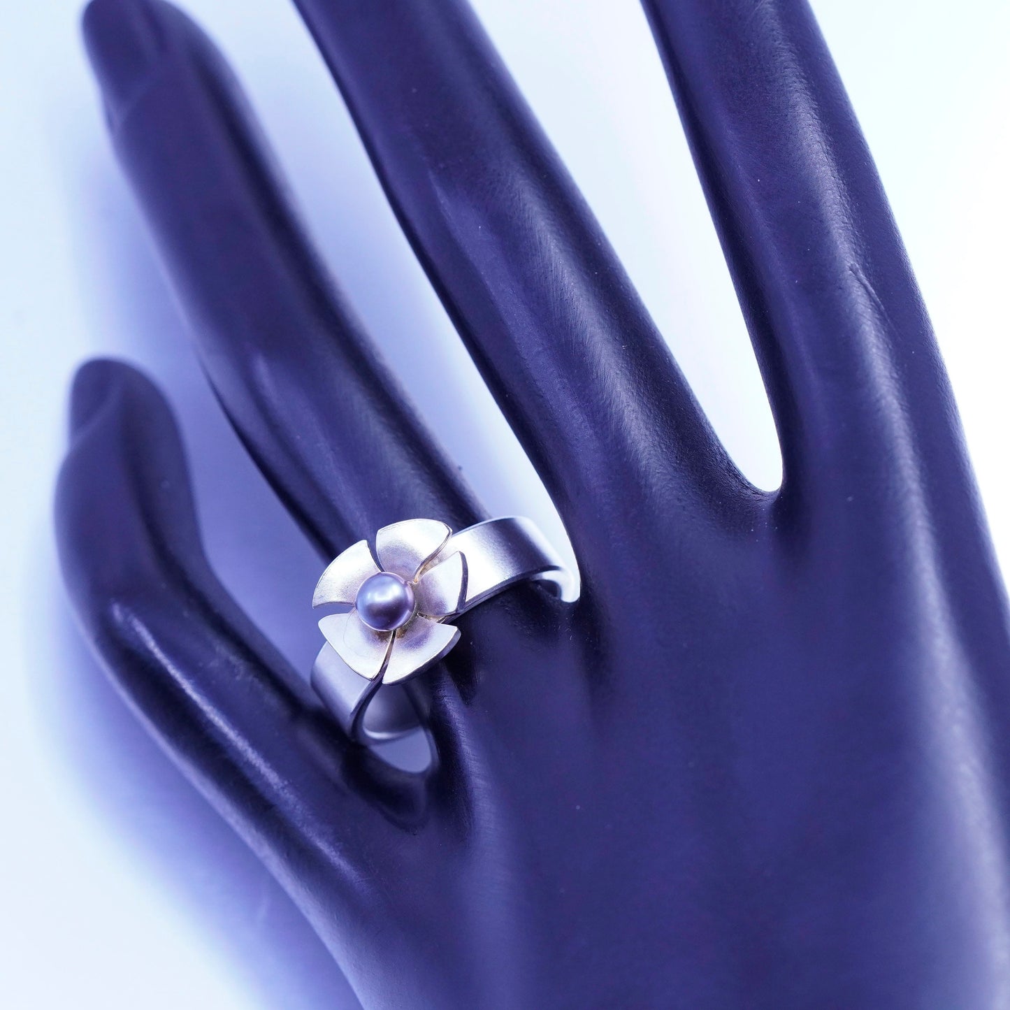Size 9, vintage Sterling 925 silver handmade flower matte ring with black pearl