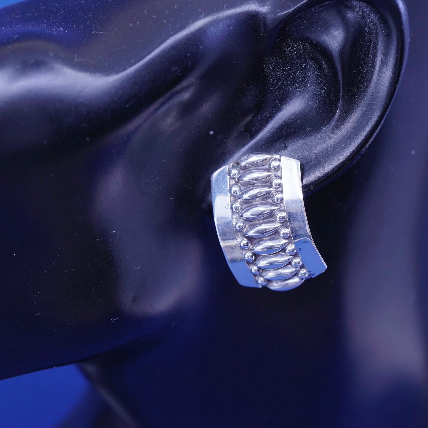 mexico Sterling silver screw back earrings, Modern 925 ribbed curvy screw on