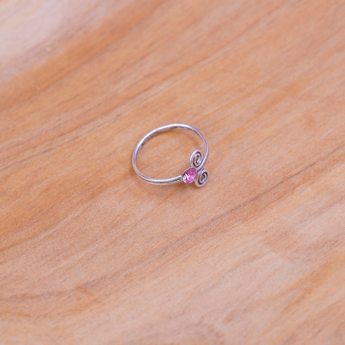 Size 3, vintage Sterling 925 silver handmade swirl ring with pink crystal