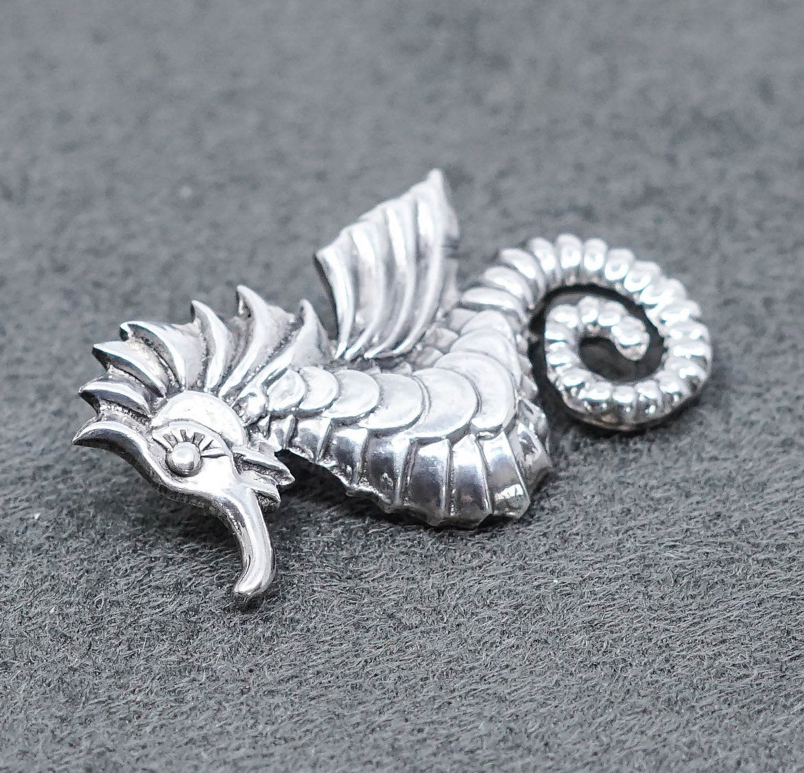 Vintage handmade sterling 925 silver seahorse shaped brooch