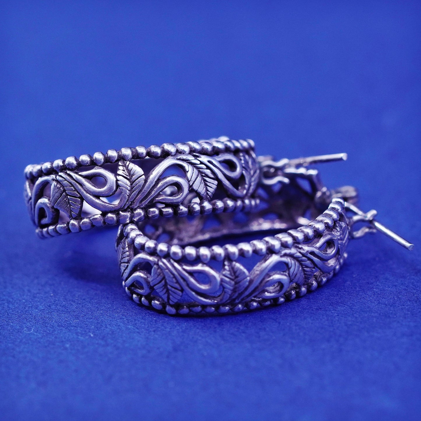 0.75”, vtg Sterling silver handmade earrings, 925 filigree leaves hoops Huggie