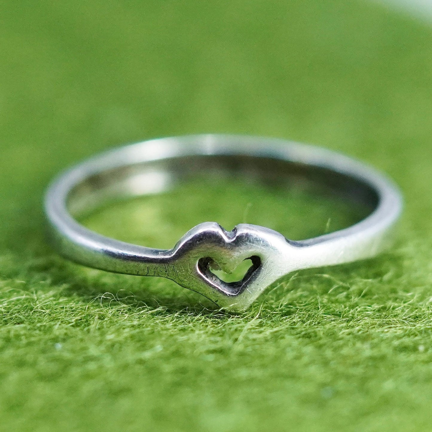 Size 7, Vintage sterling silver ring, Mexico 925 handmade stackable heart band