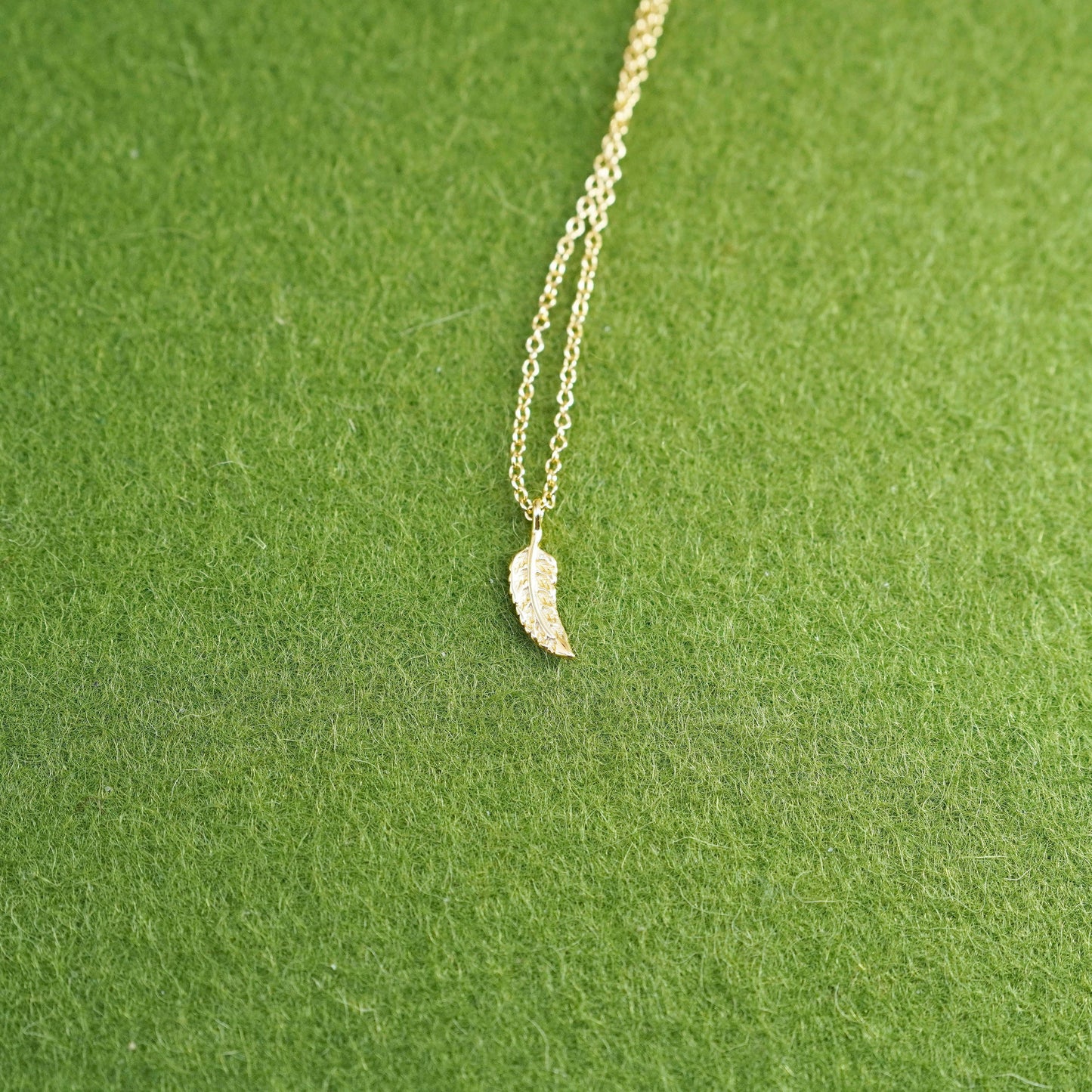18”, vintage vermeil gold circle sterling 925 silver necklace feather pendant