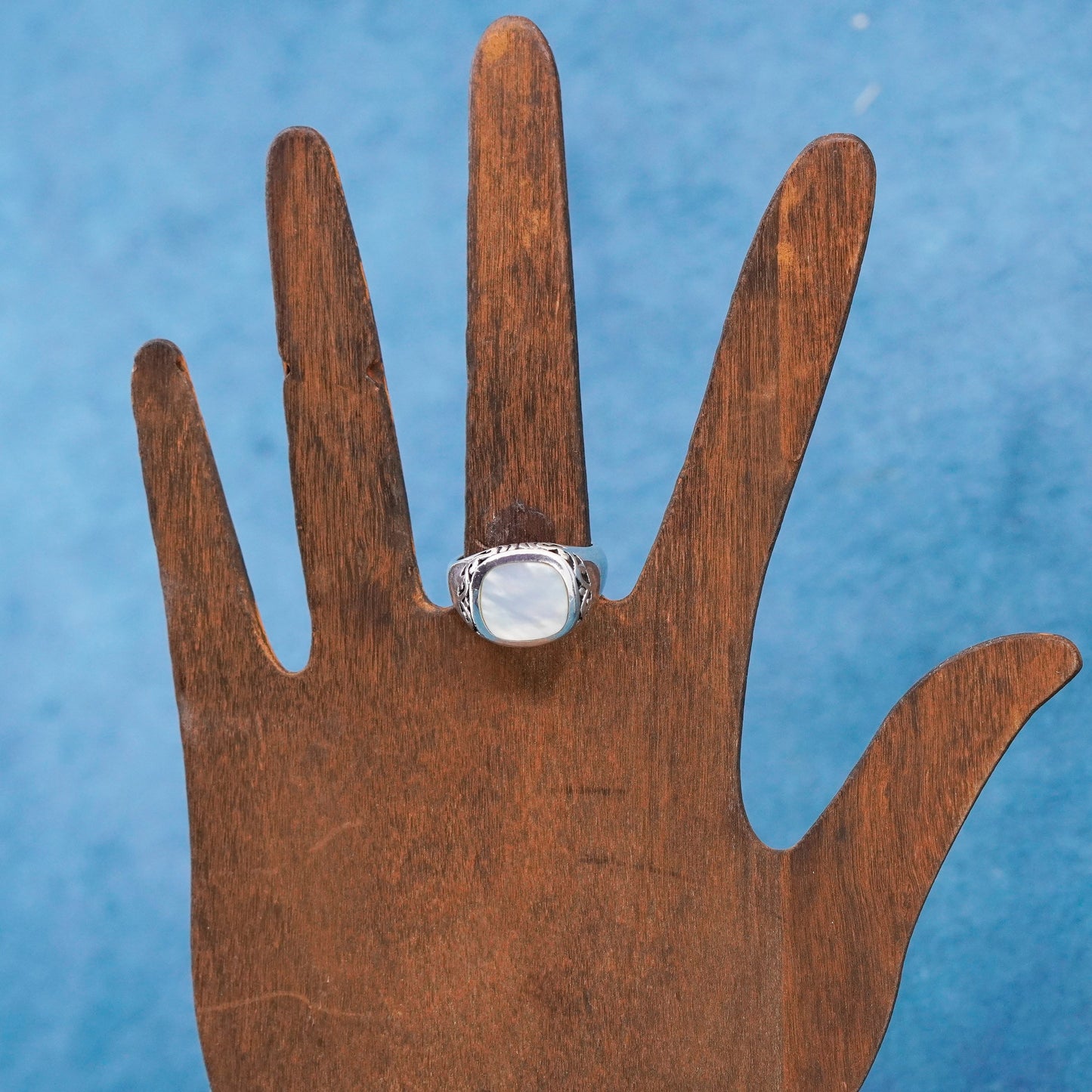 Size 7.5, vintage sterling 925 silver handmade ring with mother of pearl