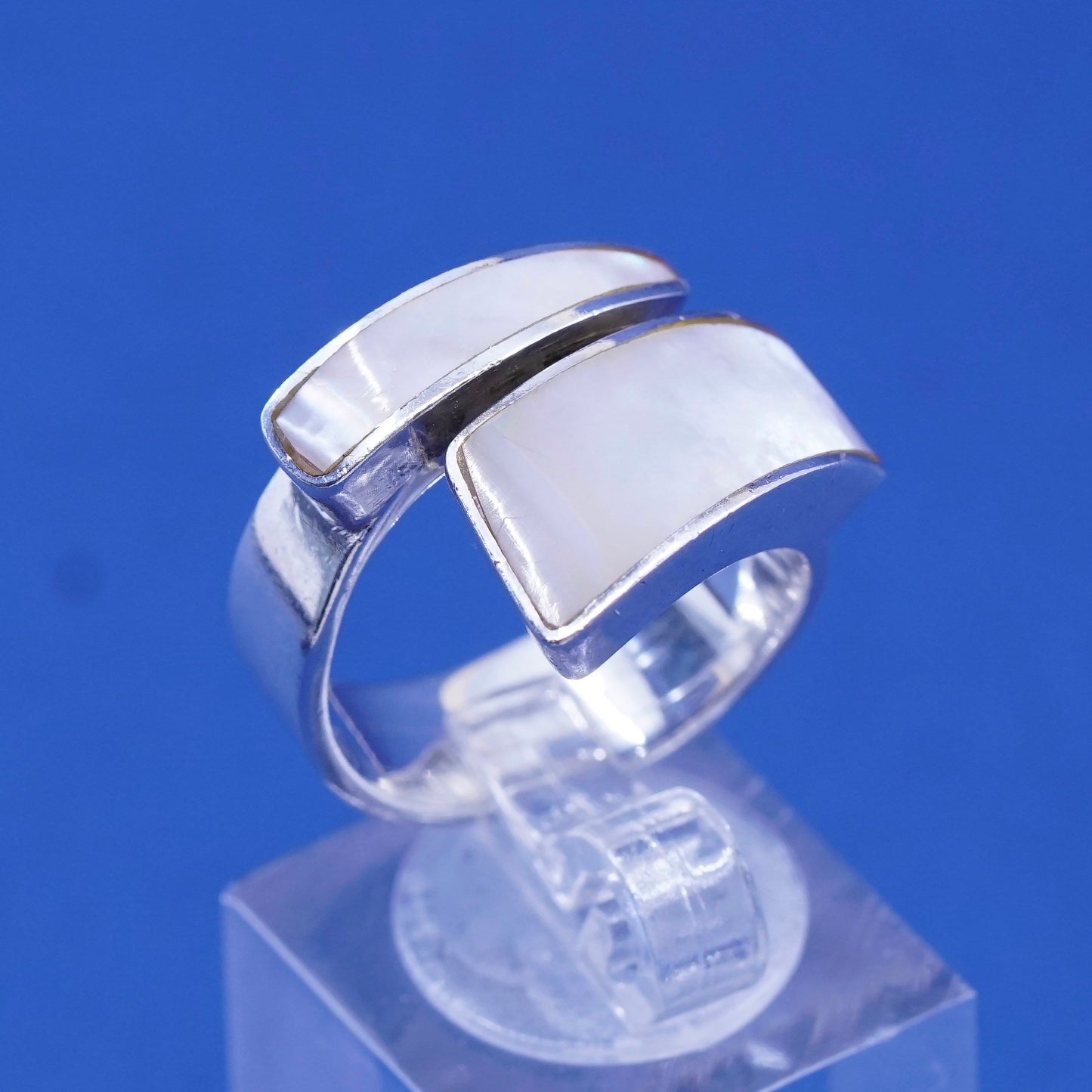 Size 7, vintage Sajen Sterling 925 silver statement ring with mother of pearl