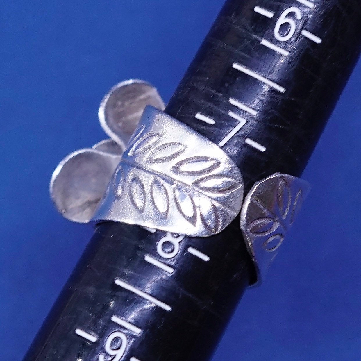 Size 7.5, vtg Sterling silver handmade ring, 925 3D flower ring w/ leaves