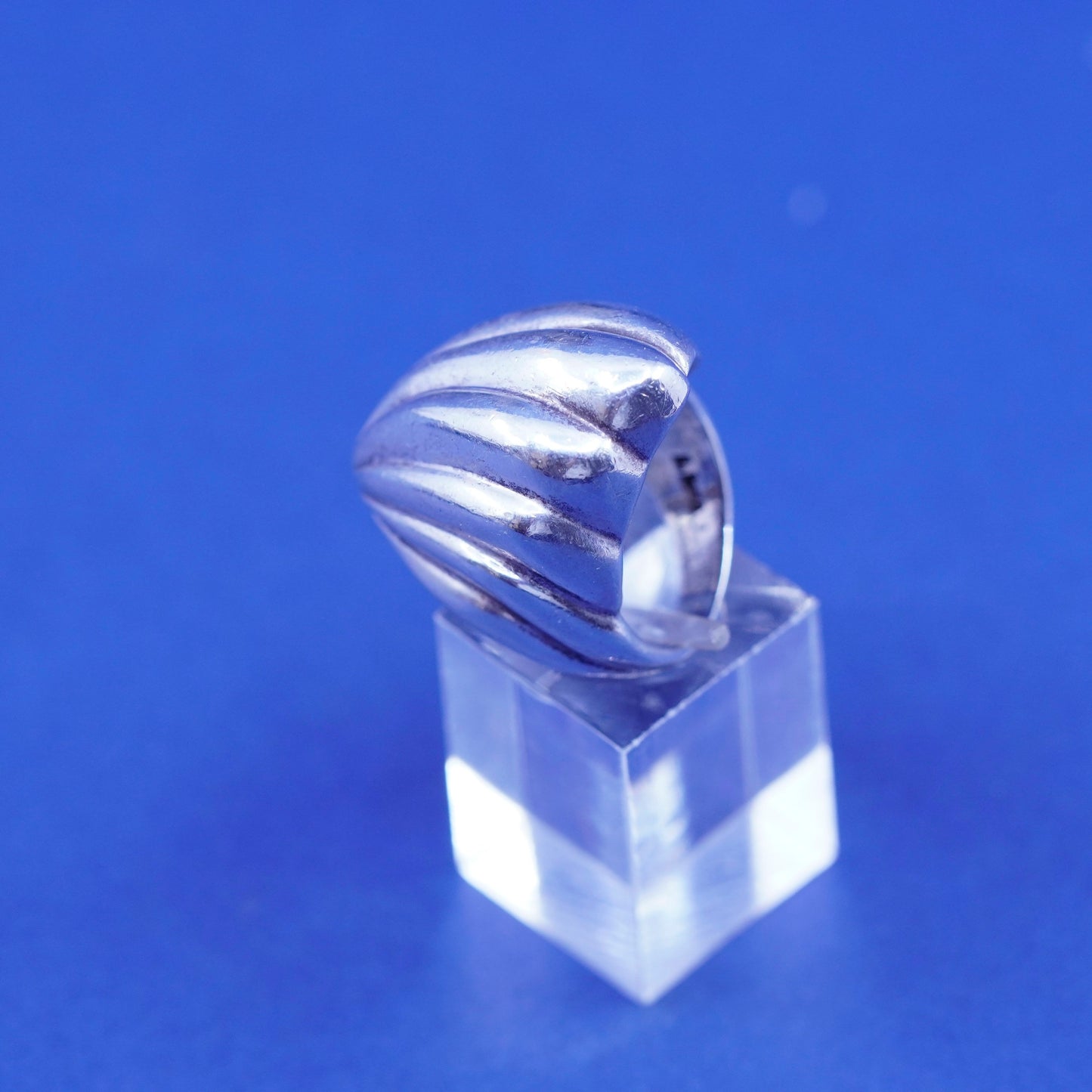 Size 7, vintage sterling silver handmade statement ring, 925 ribbed shell band
