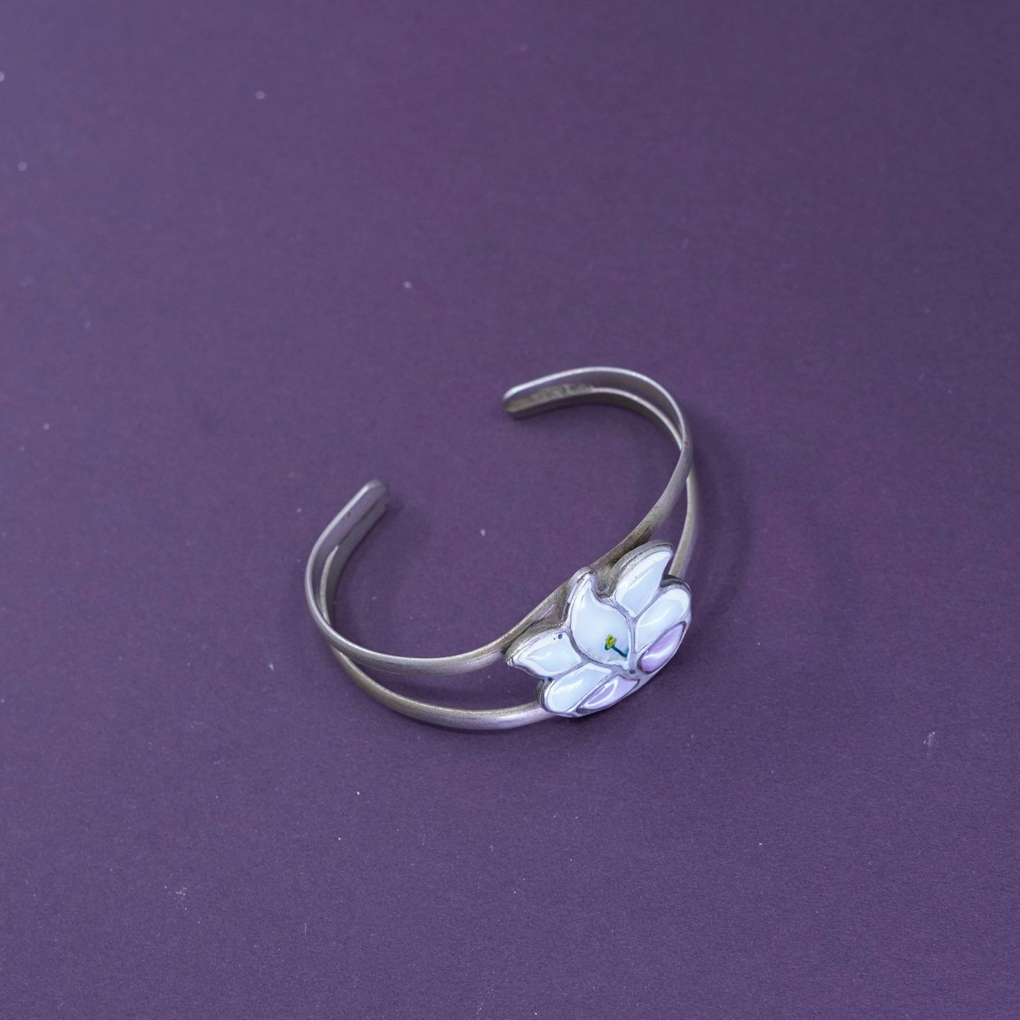 5.5”, vtg mexico alpaca silver handmade bracelet with mother of pearl flower