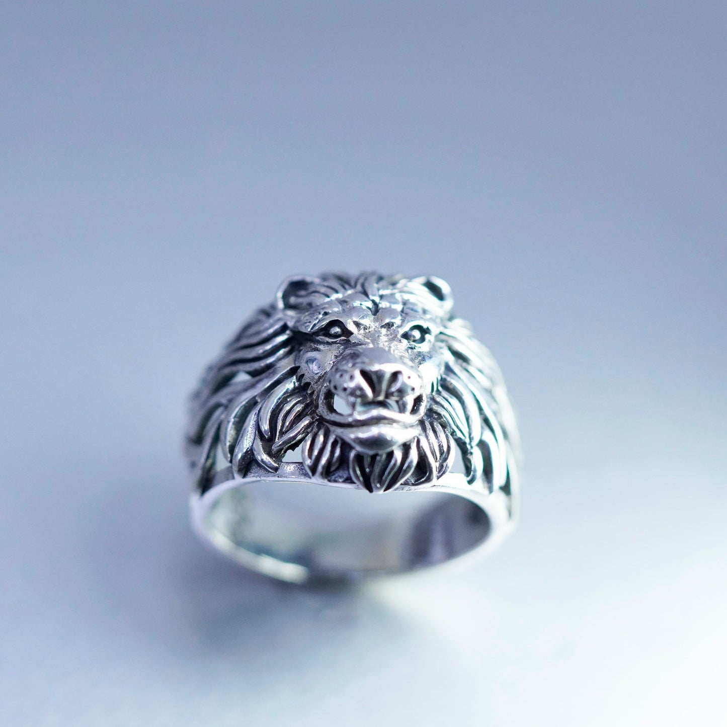 Size 7.75, vintage handmade Sterling 925 silver ring, lion head band