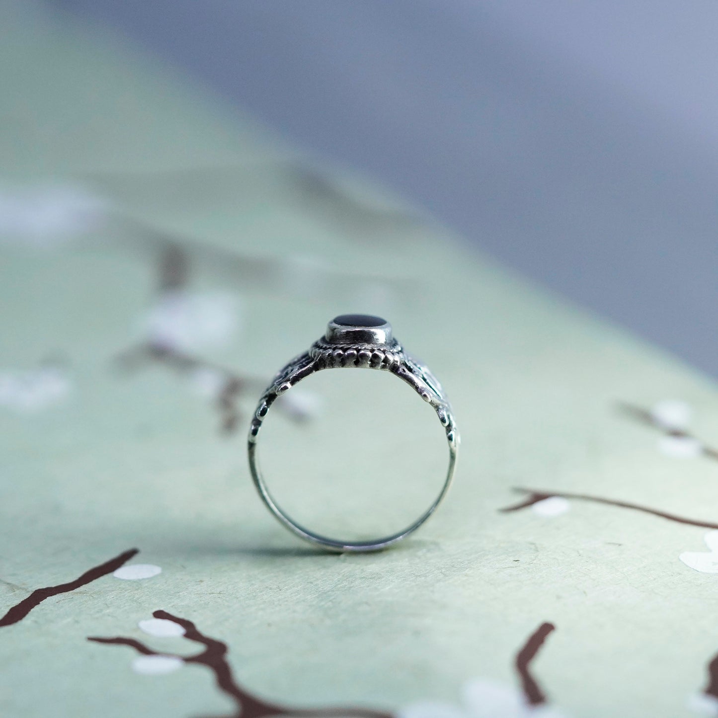 Size 8, Vintage sterling 925 silver handmade ring with onyx and leafy details