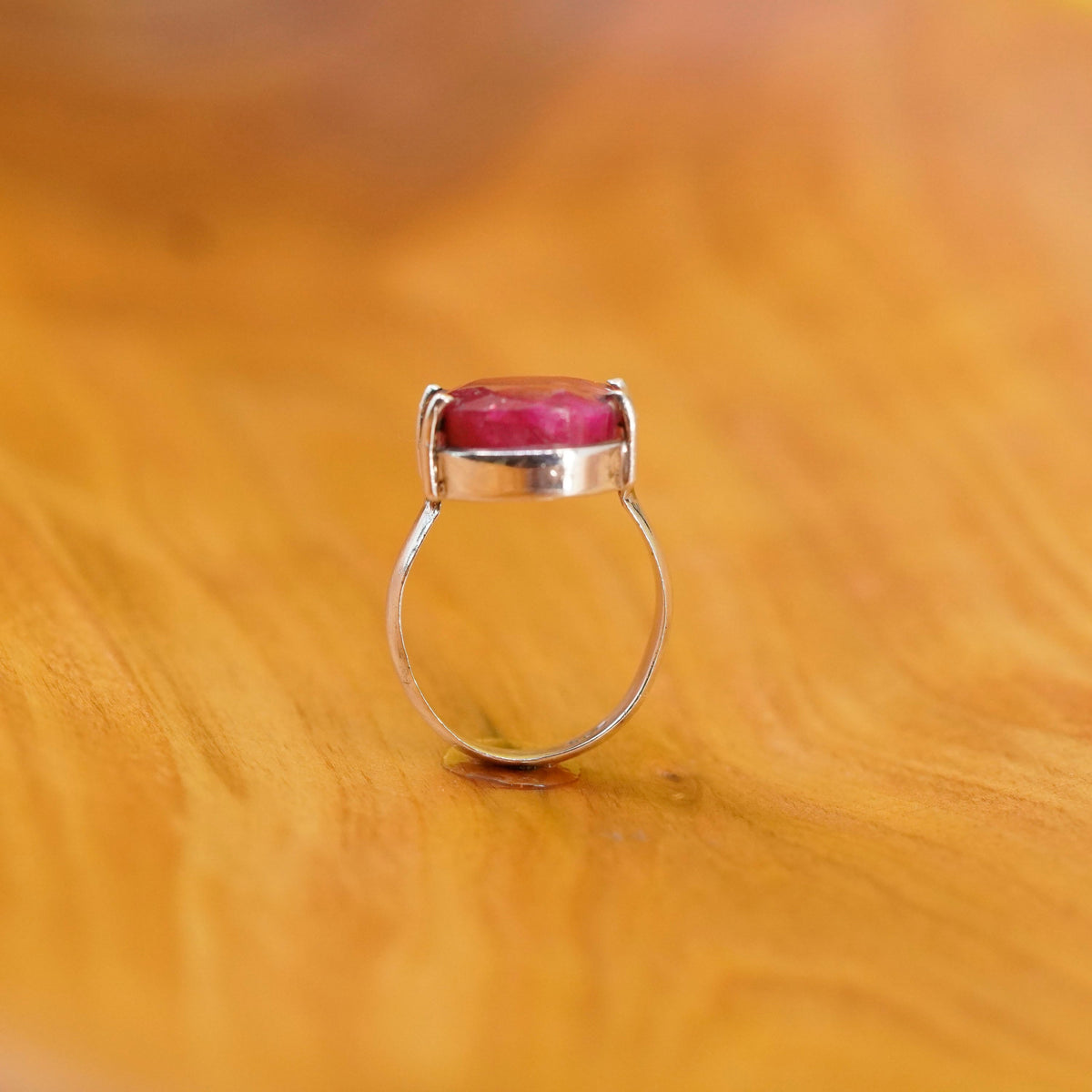 Size 6.25. vintage Sterling 925 silver ring with oval Indian ruby