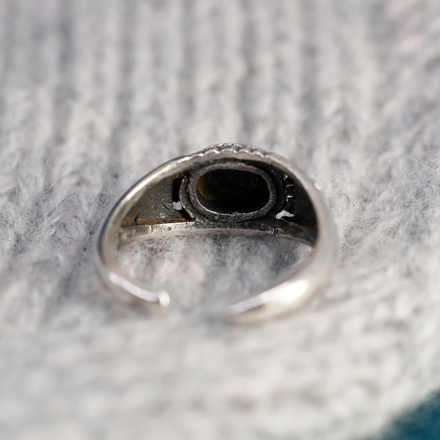 Size 5.5 Vintage sterling 925 silver handmade texture open ring w/ Lapis lazuli