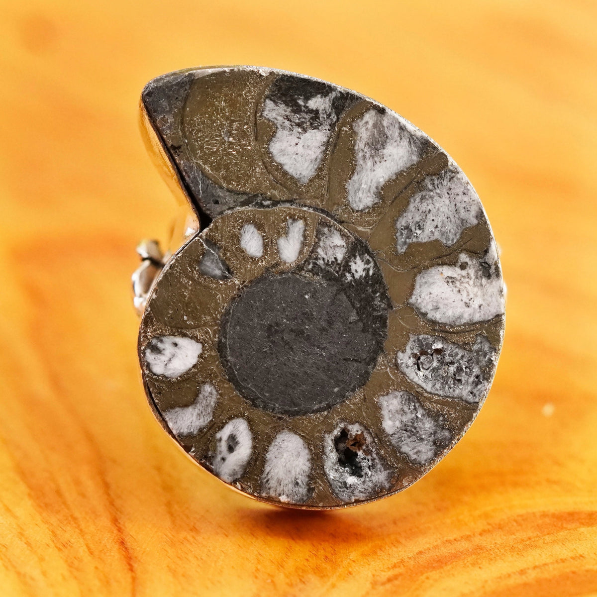 Size 6, vintage Sterling 925 silver handmade ring with shell hematite