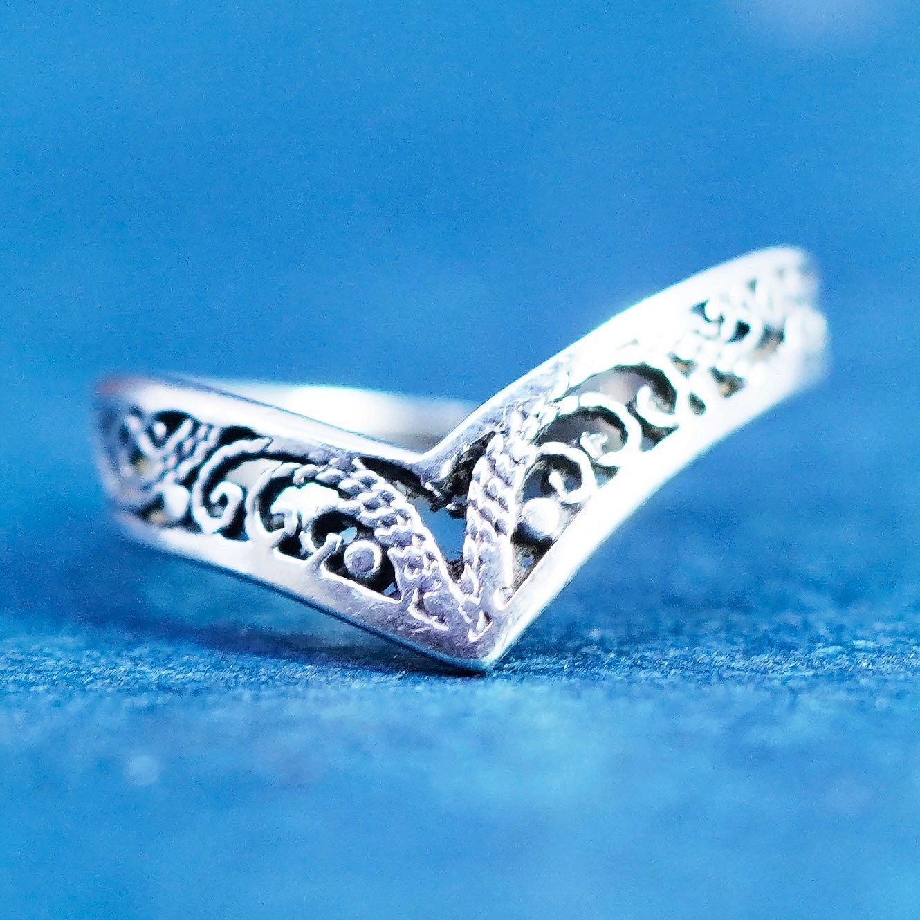 Size 5, vintage sterling silver handmade ring, 925 filigree V shaped band