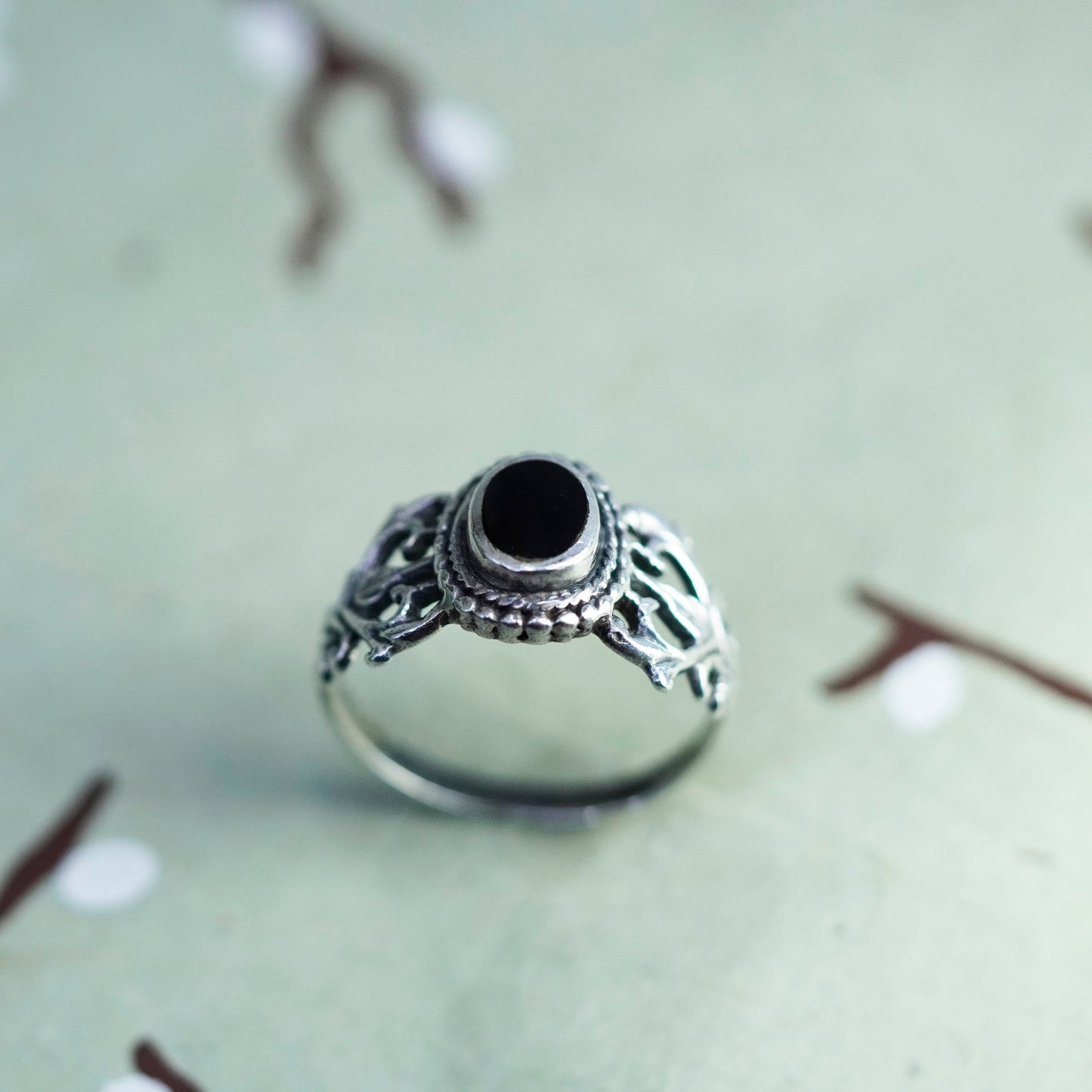 Size 8, Vintage sterling 925 silver handmade ring with onyx and leafy details