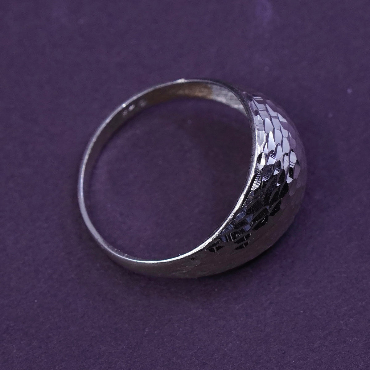 Size 7.25, 3.1g, vintage SLC solid 14K yellow gold handmade textured ring band