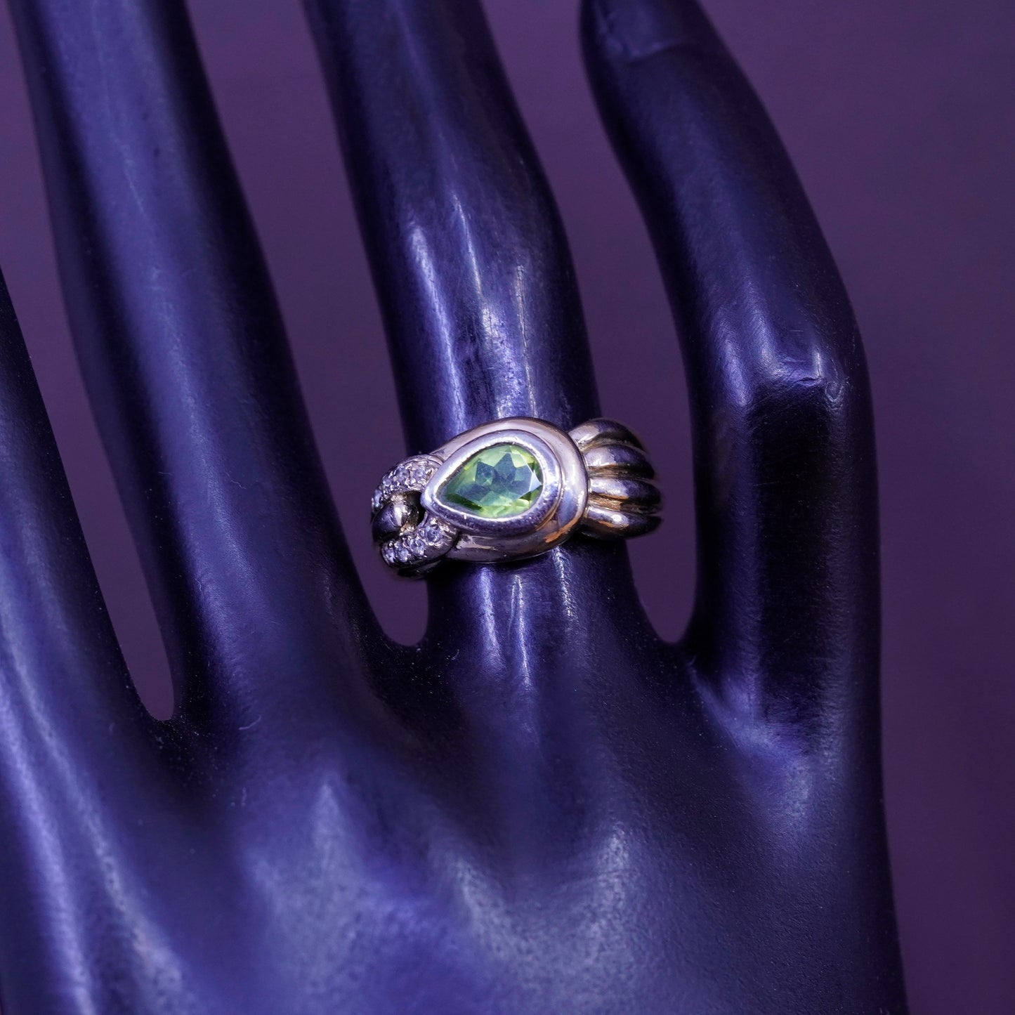 Size 6, Sterling 925 silver handmade ring with teardrop peridot and diamond