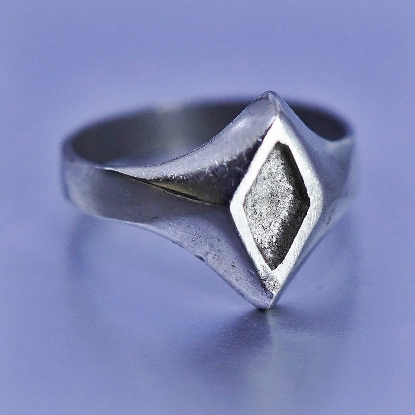 Size 7, vintage Sterling 925 silver handmade ring, diamond shaped band