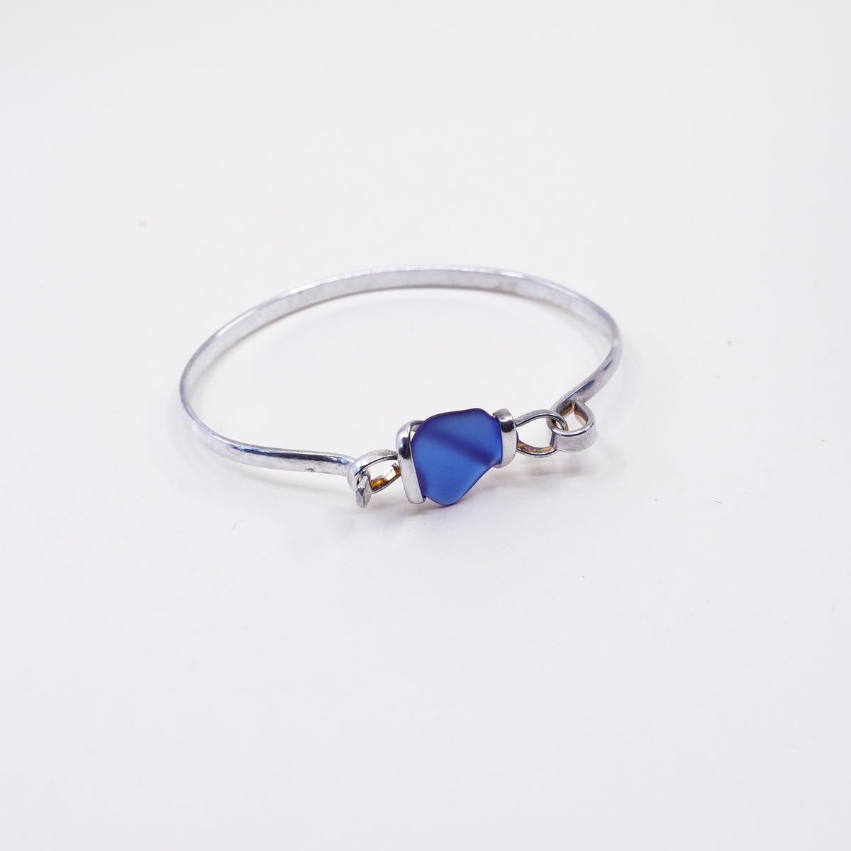 6.25”, Vintage sterling 925 silver hinged bangle bracelet with turquoise inlay