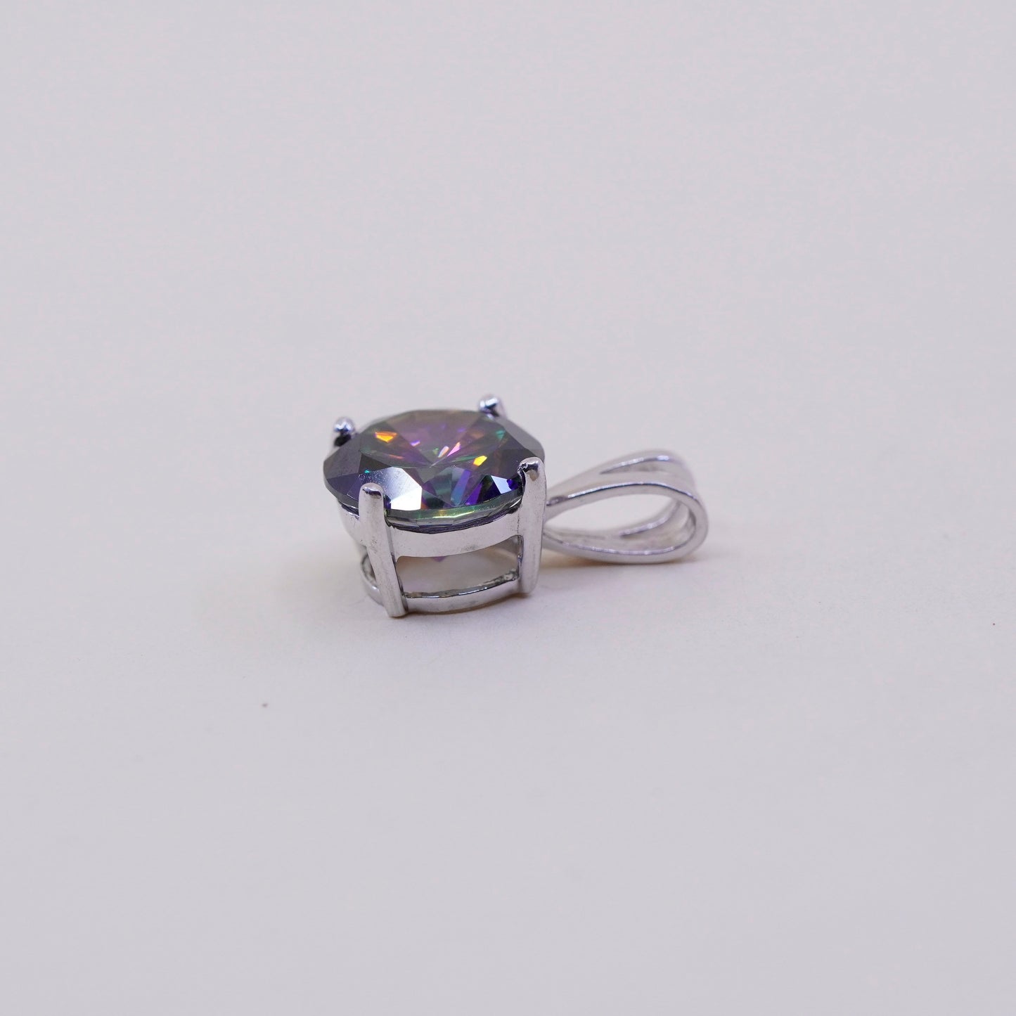 Vintage Sterling 925 silver pendant with round rainbow topaz