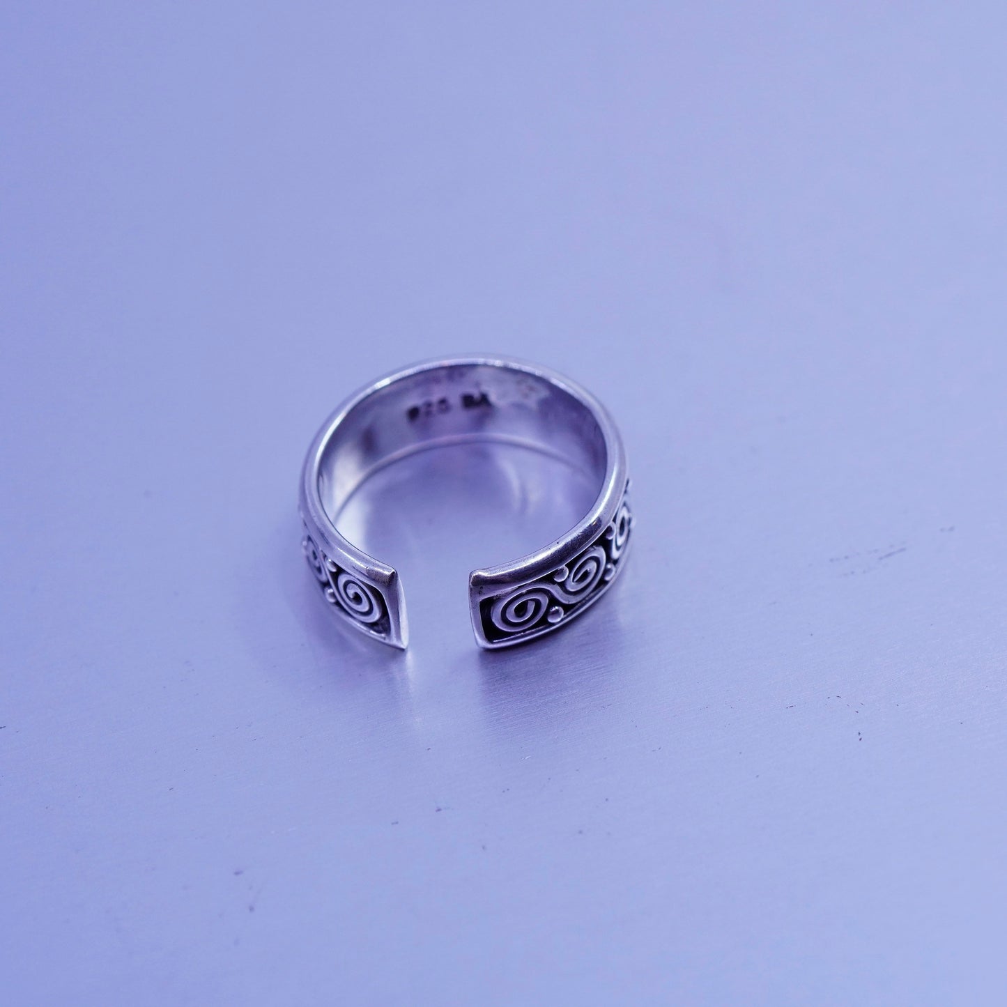 Size 3, vintage BA Suarti Sterling 925 silver open pinky ring, band with swirly