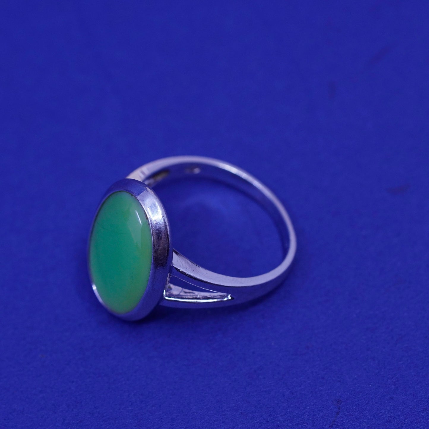 Size 8, vintage Sterling 925 silver handmade ring with green mother of pearl
