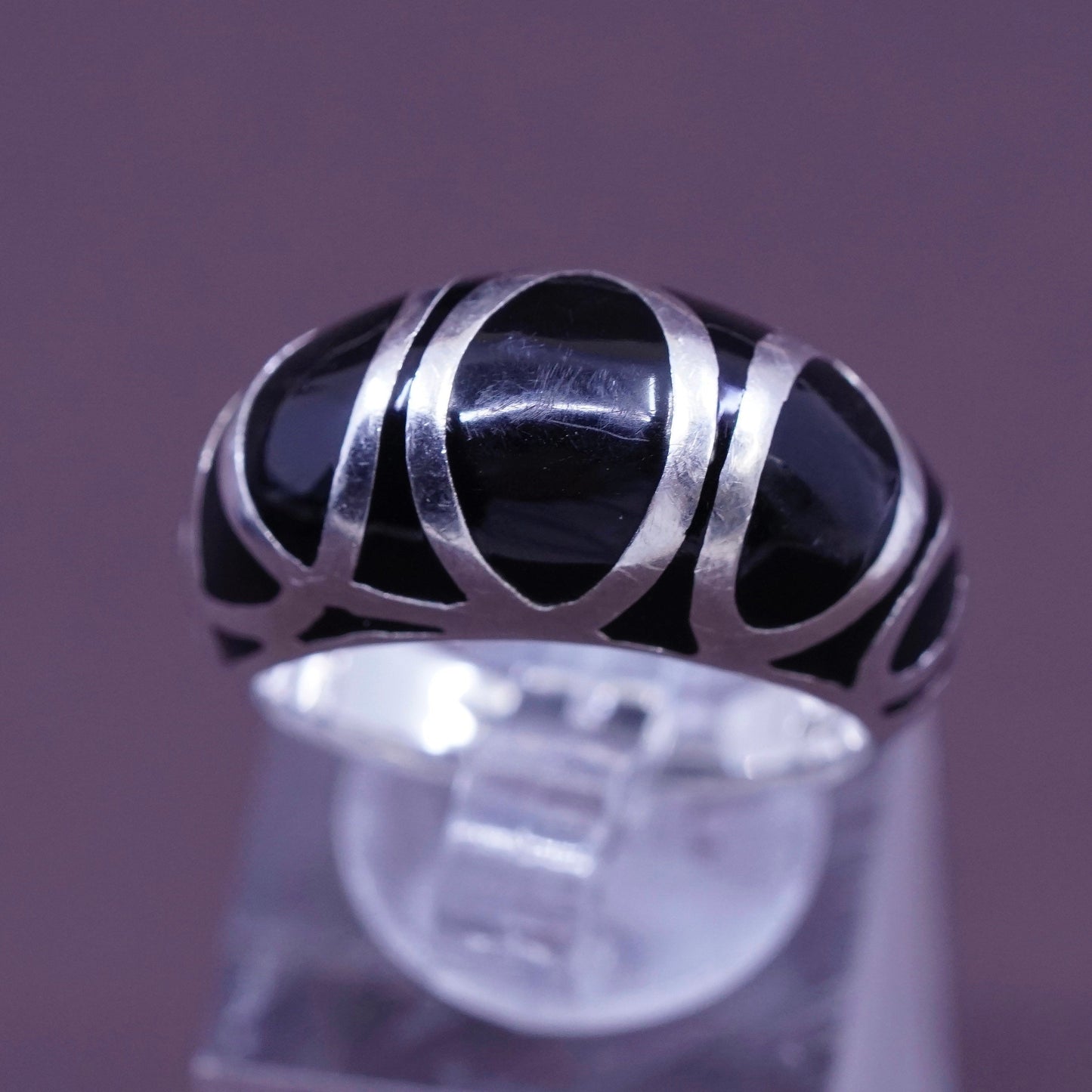 Size 8.25, vtg sterling 925 silver handmade cocktail band ring w/ black enamel