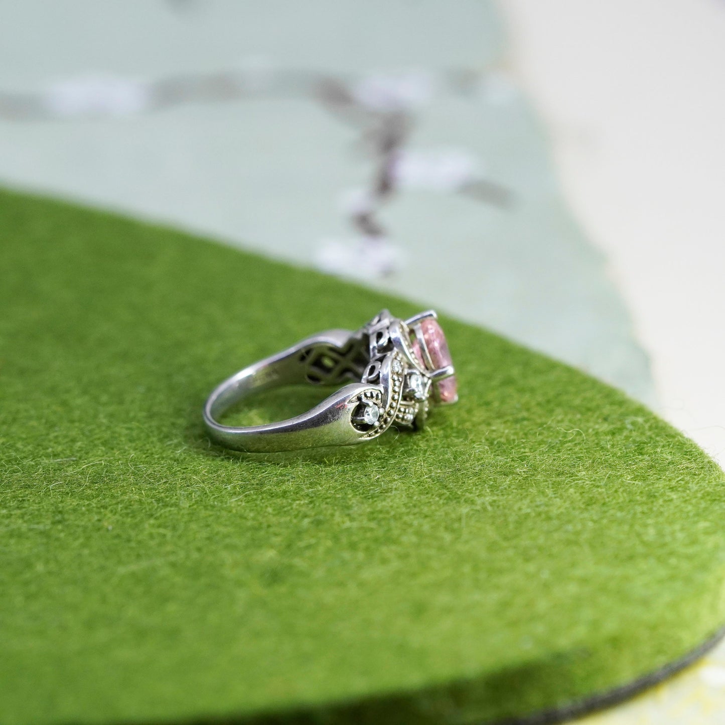 Size 7, Vintage Sterling 925 silver fashionable ring with pink clear crystal
