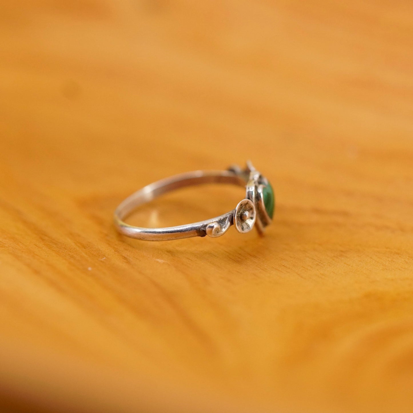 Size 4, vintage southwestern Sterling 925 silver handmade ring malachite heart