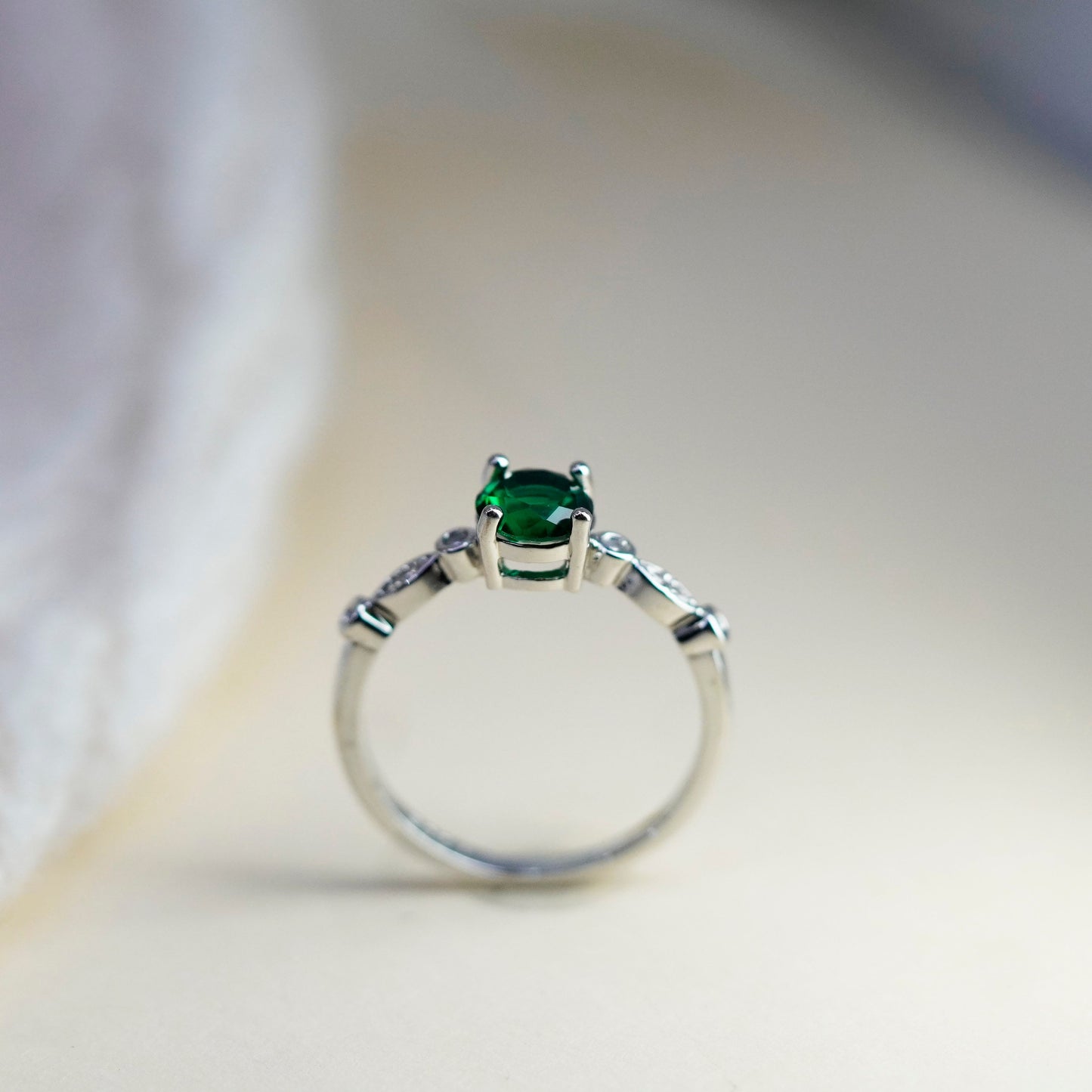 Size 7, Vintage sterling 925 silver handmade ring with peridot
