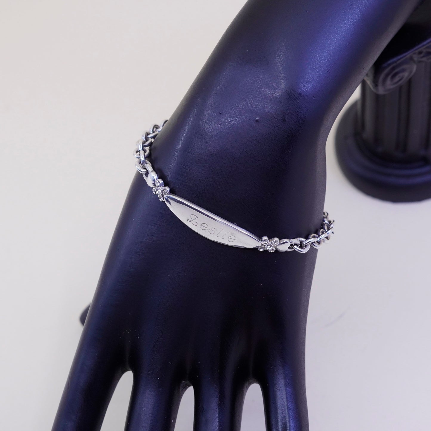 6.5”, vtg sterling silver bracelet, 925 circle chain with name “Leslie” bar tag