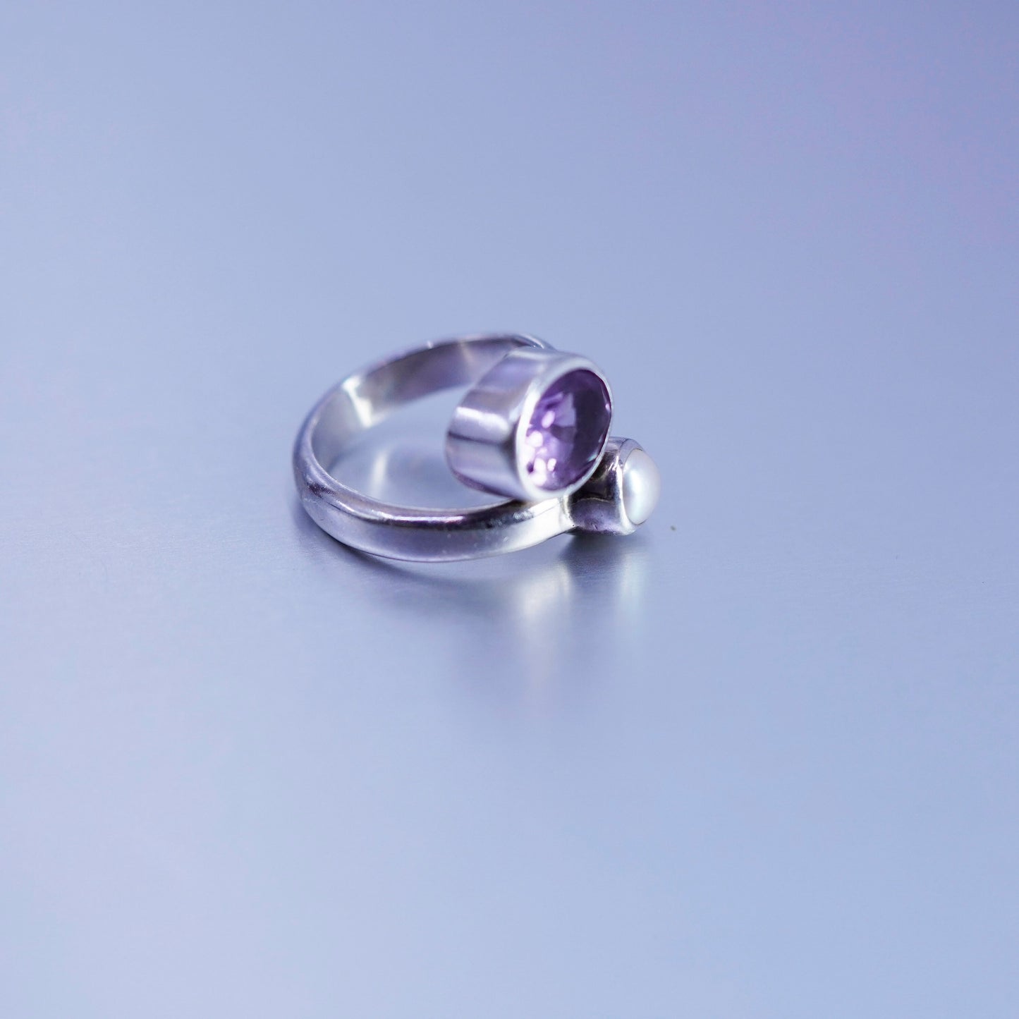 Size 5, vintage Sterling 925 silver handmade wrap band ring with amethyst pearl