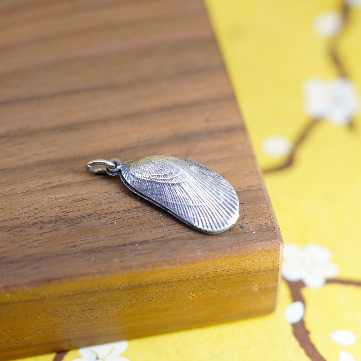 Vintage Sterling silver handmade pendant, 925 shell charm