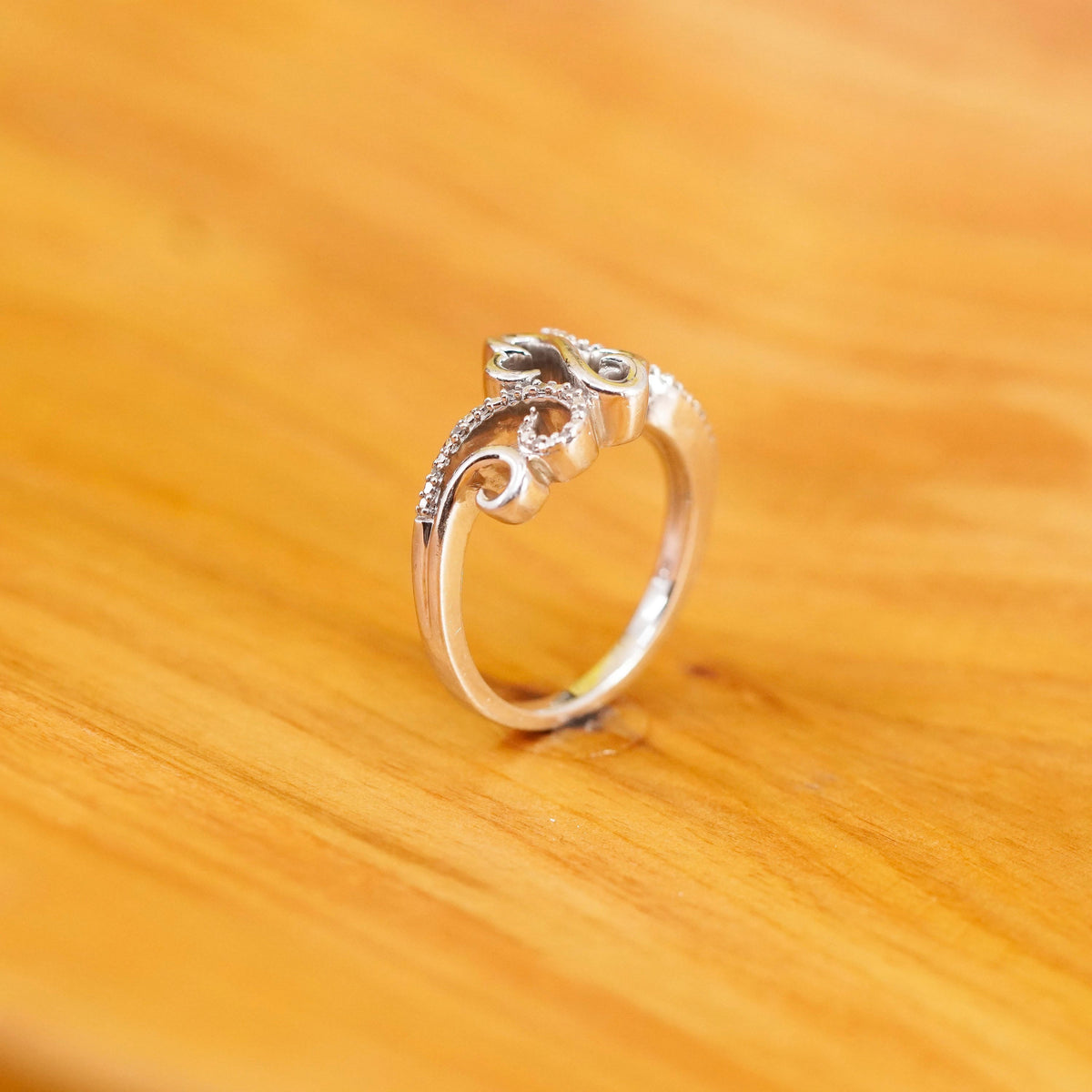 Size 7, vintage Sterling silver ring, 925 entwined Heart band genuine diamond