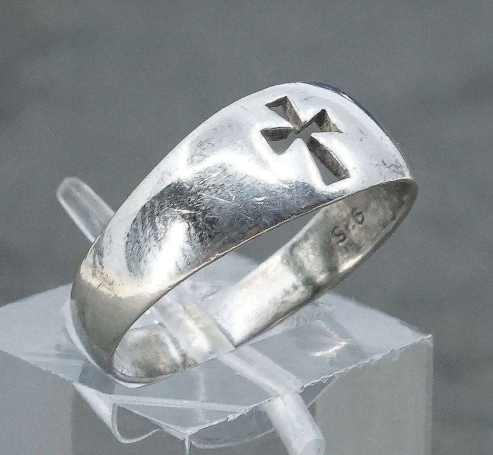 Size 6.25, vtg Sterling silver handmade ring, 925 band w/ cross