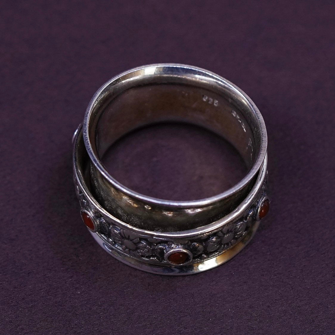 sz 5, Israel Sterling silver spinner ring, 925 band w/ floral spinner N garnet