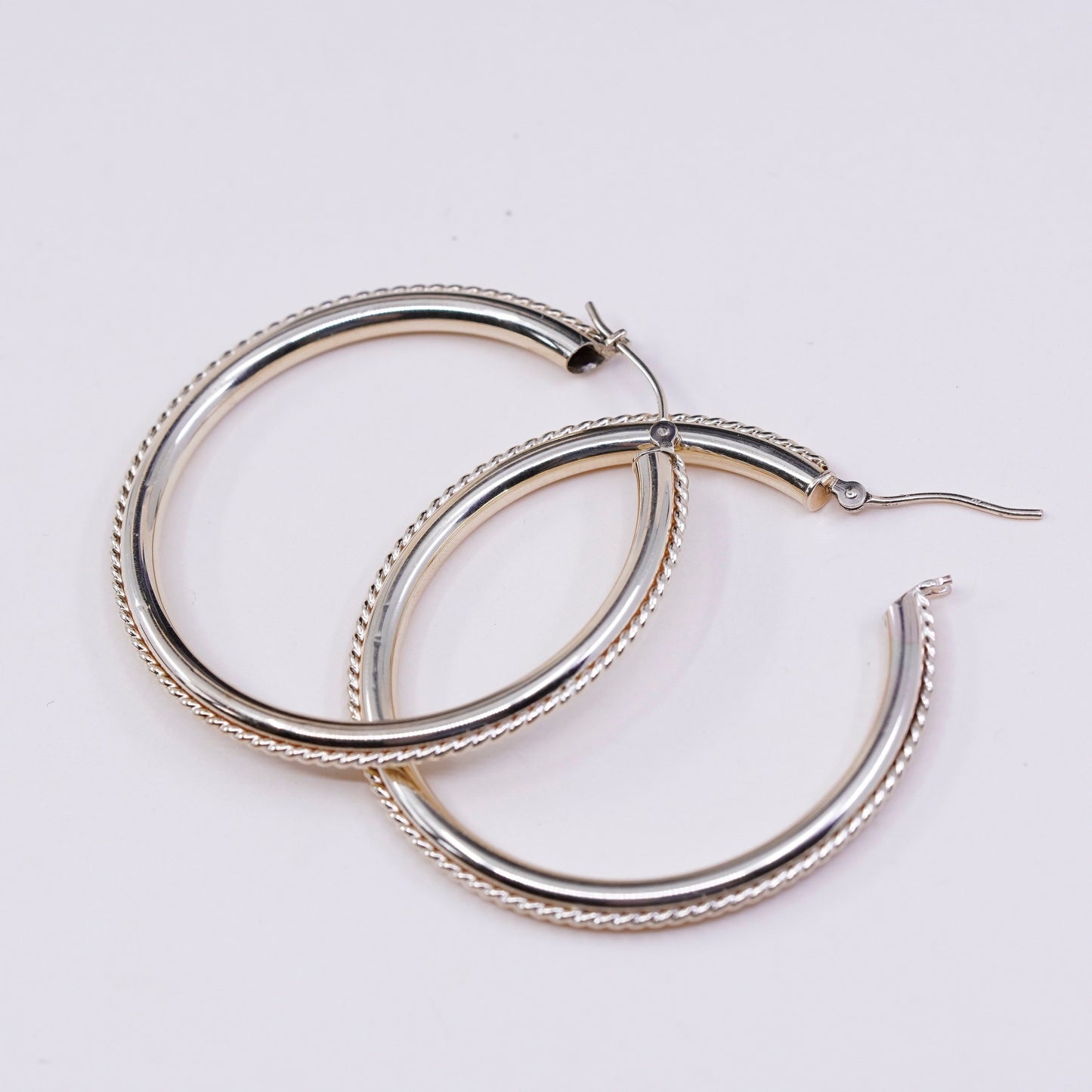 1.5”, 3.3g, Vintage real 14K gold hoops earrings, puffy yellow gold huggie with twisted detail, Stamped 14K
