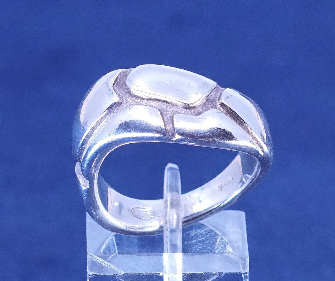 sz 7.5, vtg Fossil Sterling silver handmade ring, hopi 925 band w/ wavy pattern