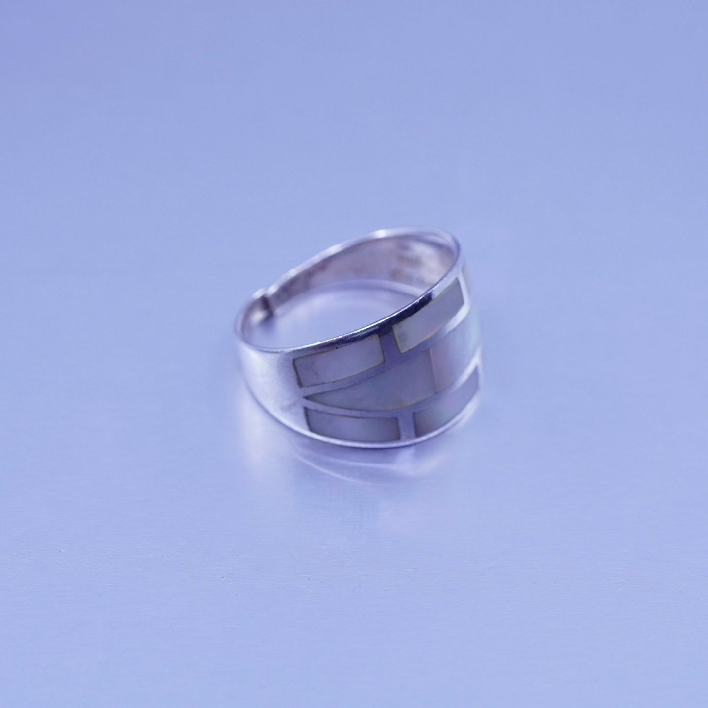 Size 6.25, vintage Sterling 925 silver handmade band ring with mother of pearl