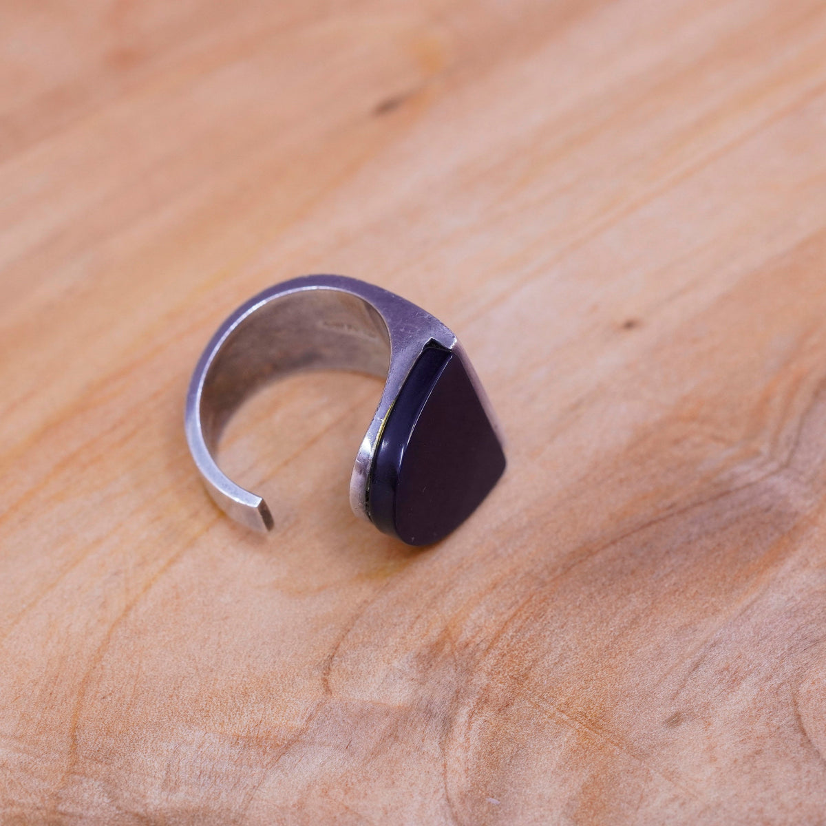 Size 7.75, vintage Sterling silver handmade ring, modern 925 open band w/ onyx