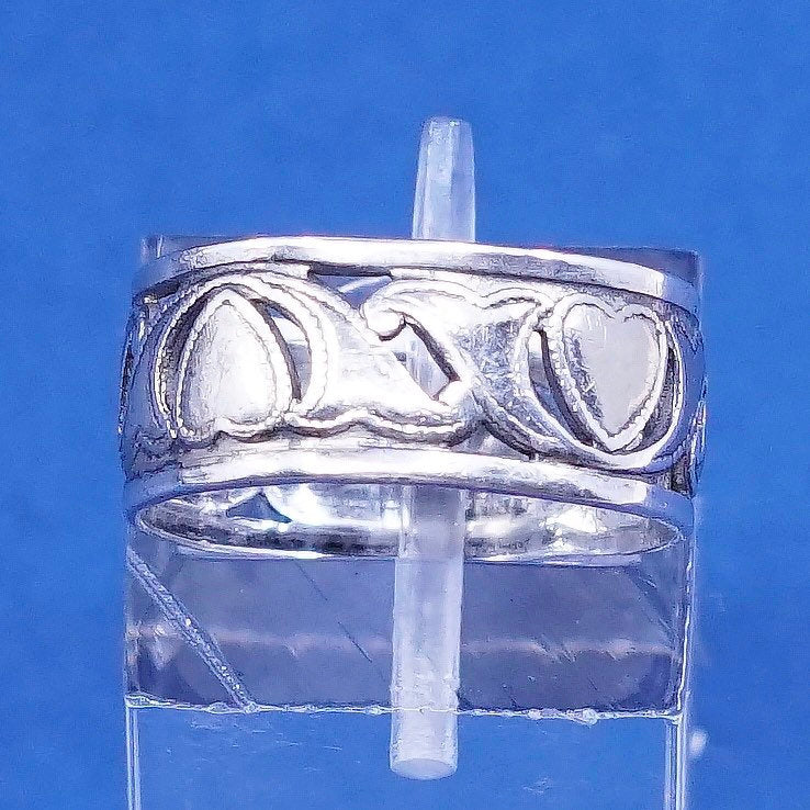 Size 5.75, vtg sterling silver handmade ring, 925 heart band, stamped sterling