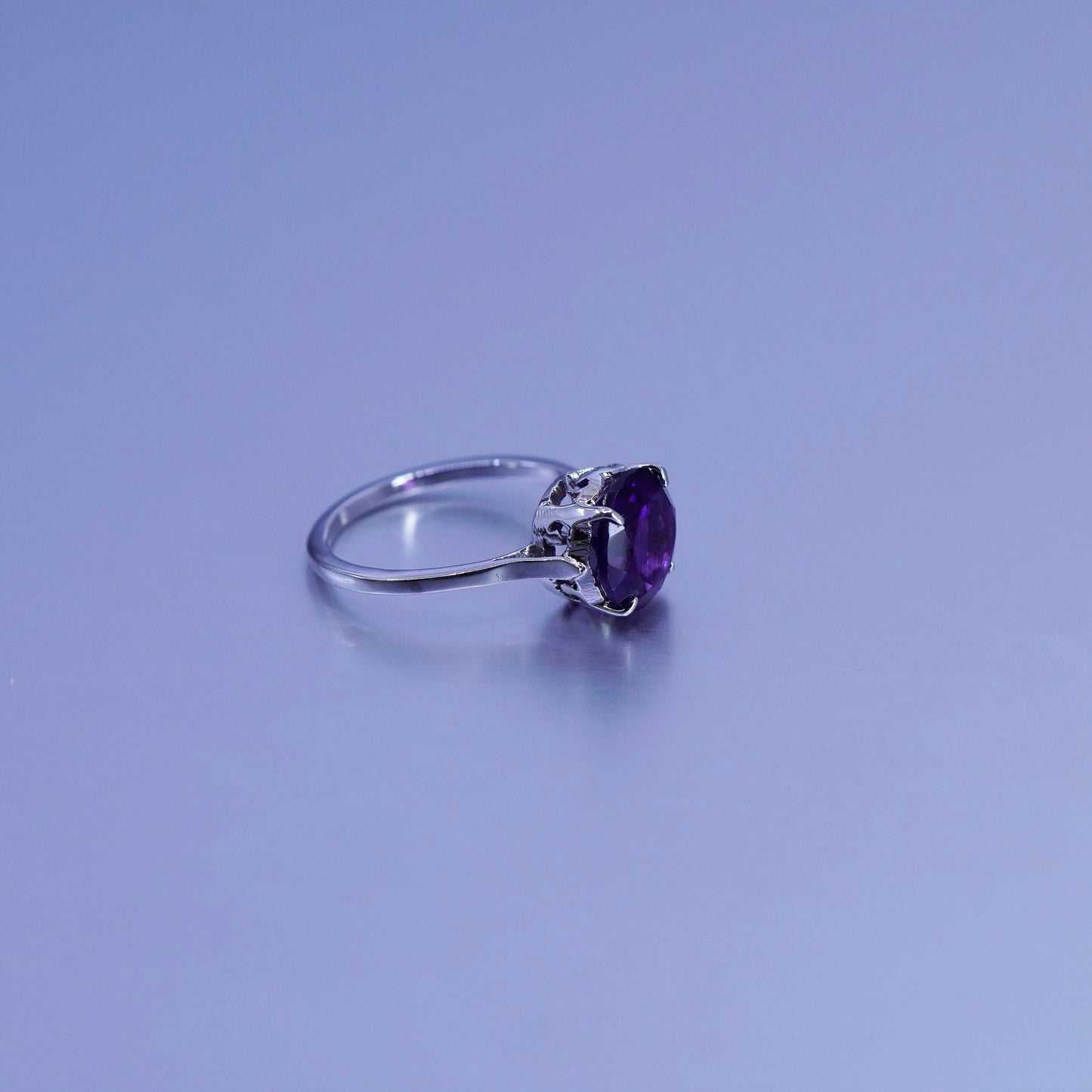 Size 8, vintage Sterling 925 silver handmade band ring with amethyst