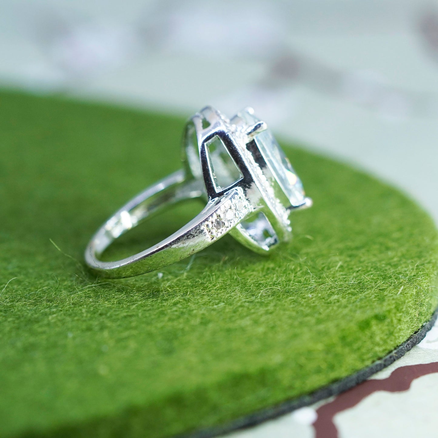 Size 7.5, vintage Sterling 925 silver with oval cz statement ring