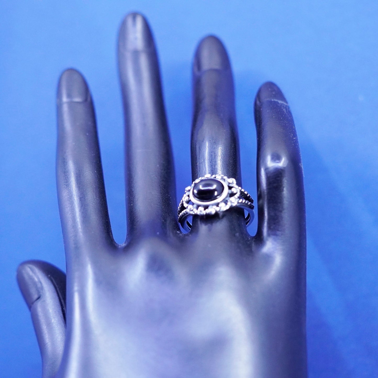 Size 7, vintage Sterling 925 silver handmade ring with onyx and beads details