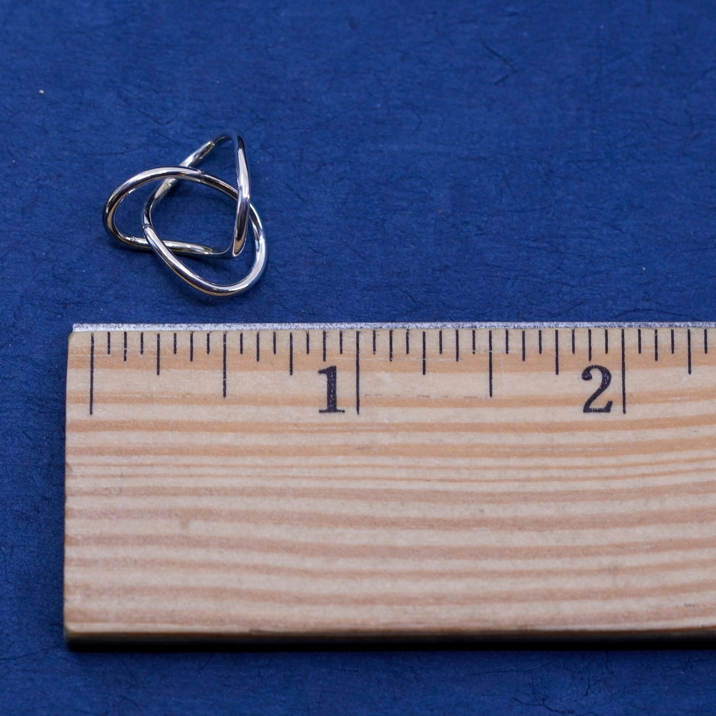 Vintage Sterling silver handmade pedant, modern 925 entwined circle