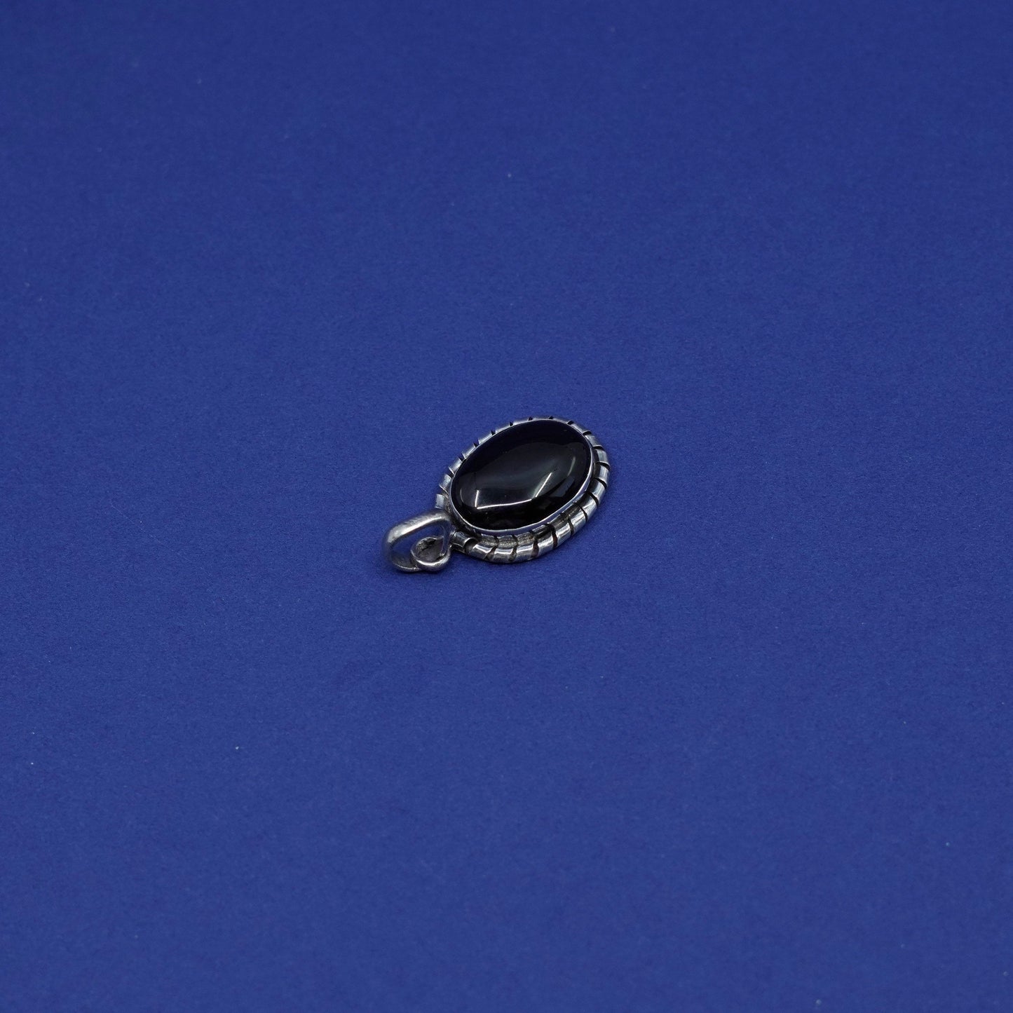 Vintage Sterling 925 silver handmade pendant with oval onyx