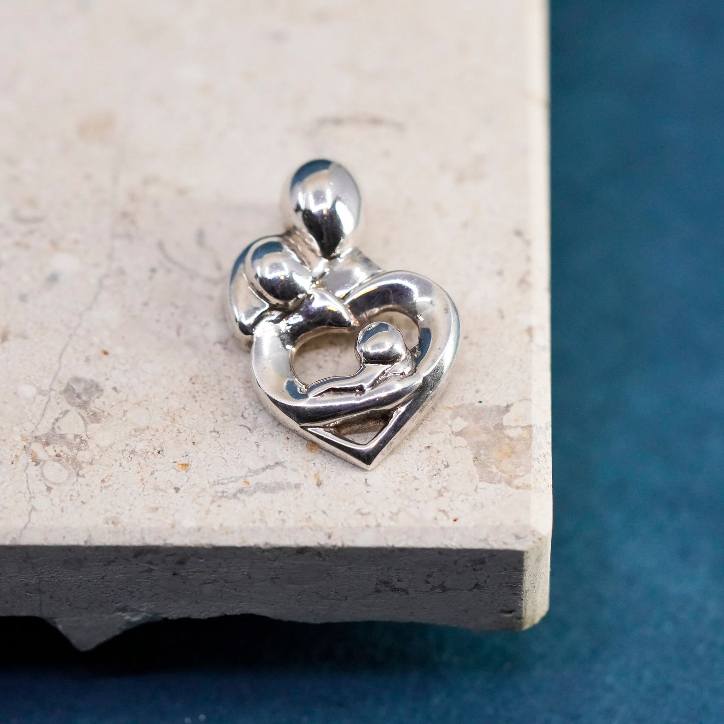 vtg modern Sterling silver handmade pendant, 925 heart parents holding a baby